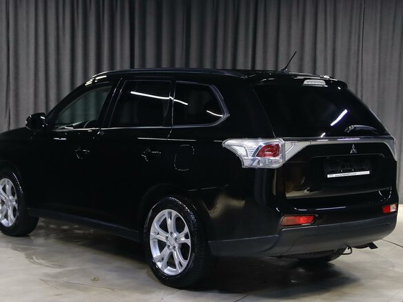 2014 Mitsubishi Outlander III, чёрный - вид 3