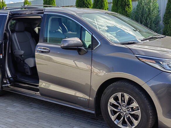 2021 Toyota Sienna IV, серый, 3560000 рублей - вид 17