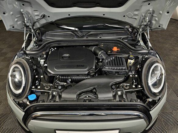 2022 Mini Hatch Cooper III (F55/F56) Рестайлинг 2, серый, 2600000 рублей - вид 9