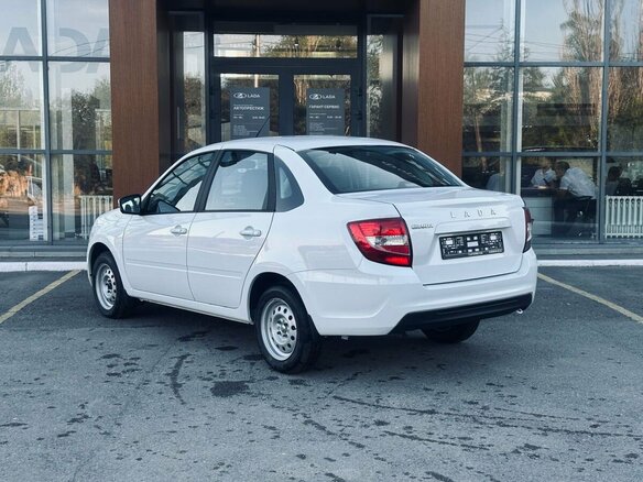 2026 Lada (ВАЗ) Granta I Рестайлинг, белый - вид 5