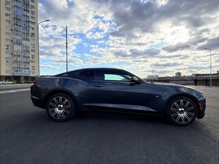 2020 Chevrolet Camaro VI Рестайлинг, серый, 2900000 рублей, вид 5