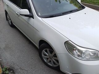 2011 Chevrolet Epica V250 Рестайлинг, белый, 650000 рублей, вид 2