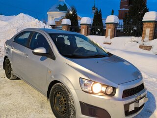 2013 Chevrolet Aveo II, серебристый, 660000 рублей, вид 2