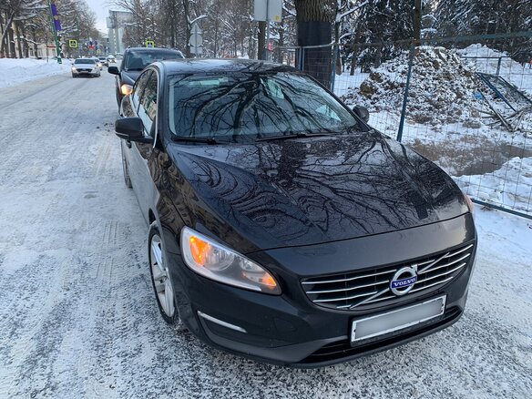 2014 Volvo S60 II Рестайлинг, коричневый, 990000 рублей - вид 1