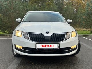 2017 Skoda Octavia III (A7) Рестайлинг, белый, 1600000 рублей, вид 1