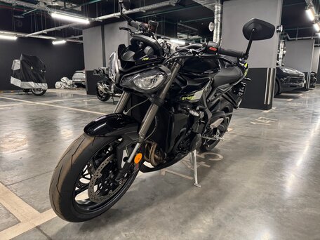 2024 Triumph Street Triple, чёрный, 1400000 рублей, вид 3