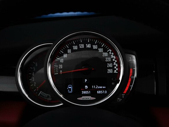 2019 Mini Cabrio JCW John Cooper Works III Рестайлинг, красный, 3149077 рублей - вид 18