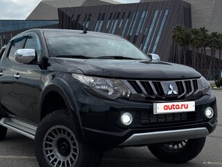 2017 Mitsubishi L200 V, чёрный, 2050000 рублей, вид 3
