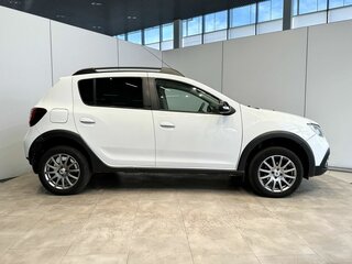 2018 Renault Sandero Stepway II Рестайлинг, белый, 1090000 рублей, вид 3