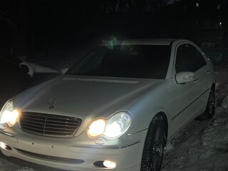 2003 Mercedes-Benz C-Класс 240 II (W203), белый, 725000 рублей, вид 3