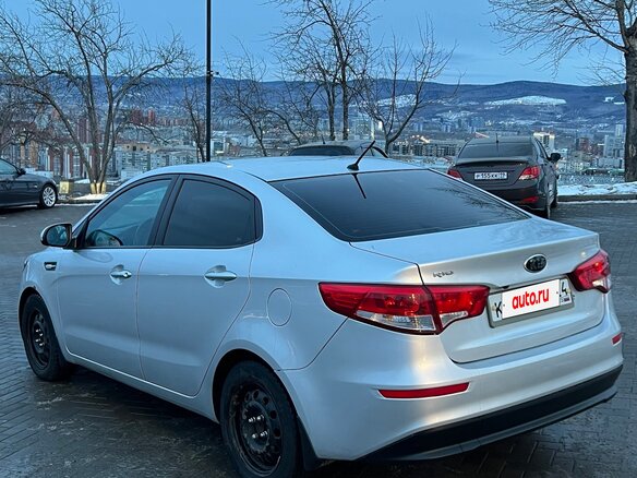 2015 Kia Rio III Рестайлинг, серебристый, 769000 рублей - вид 6