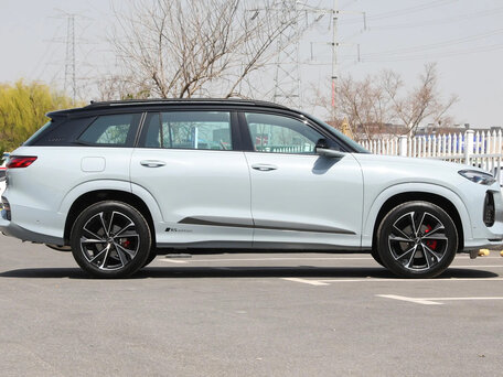 2026 Audi Q6 45 TFSI, серебристый, 7590000 рублей, вид 4