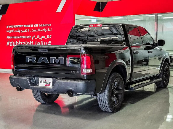 2023 Ram 1500 Quad Cab V, чёрный - вид 3