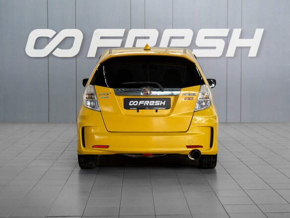 2012 Honda Fit Hybrid II, жёлтый, 1109000 рублей - вид 3