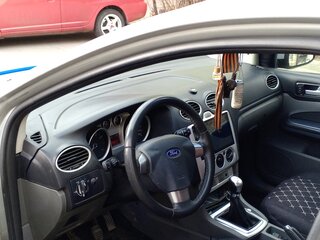 2010 Ford Focus II Рестайлинг, серебристый, 490000 рублей, вид 5