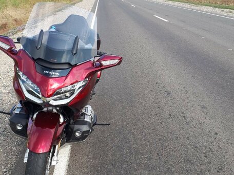 2018 Honda GL 1800 Gold Wing, пурпурный, 2250000 рублей, вид 2
