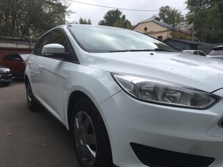 2018 Ford Focus III Рестайлинг, белый, 1090000 рублей, вид 3