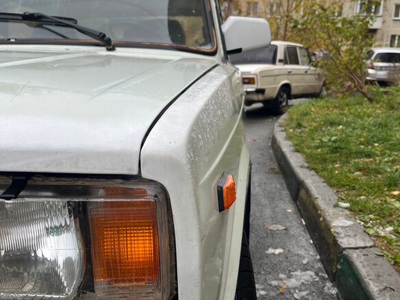 1997 Lada (ВАЗ) 2105, белый, 150000 рублей - вид 2