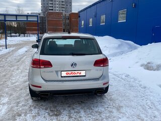 2011 Volkswagen Touareg II, серебристый, 2000000 рублей, вид 4