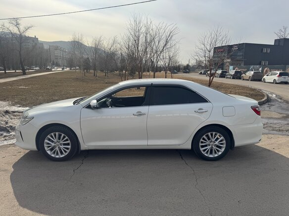2015 Toyota Camry VII (XV50) Рестайлинг, белый, 2050000 рублей - вид 5