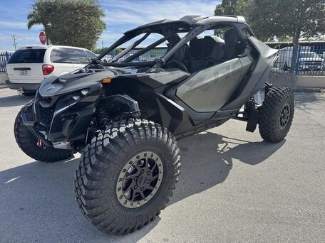 2025 BRP Can-Am Maverick Max X RS Turbo RR, серый, 5590000 рублей, вид 2