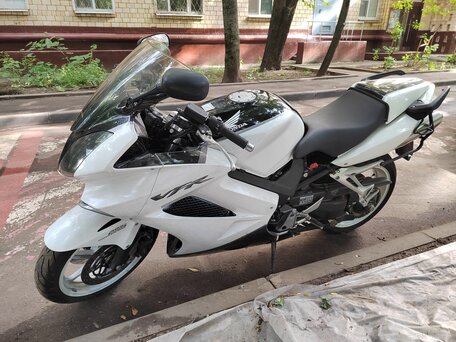 2009 Honda VFR 800, белый, 550000 рублей, вид 5