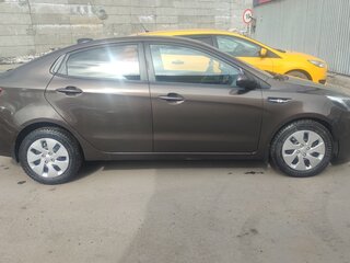 2017 Kia Rio III Рестайлинг, коричневый, 910000 рублей, вид 2