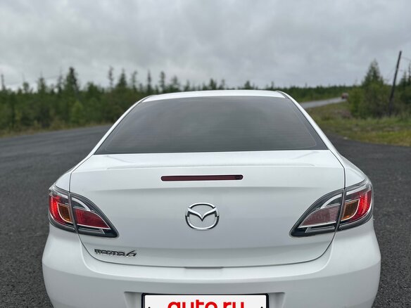 2011 Mazda 6 II (GH) Рестайлинг, белый, 1200000 рублей - вид 2