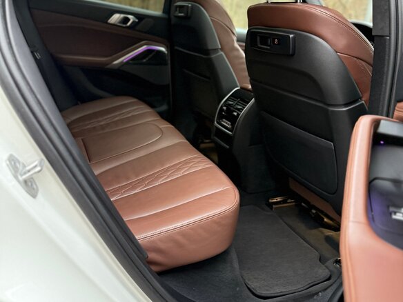 2021 BMW X6 40d III (G06), белый, 6200000 рублей - вид 37