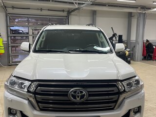 2018 Toyota Land Cruiser 200 Series Рестайлинг 2, белый, 5600000 рублей, вид 4