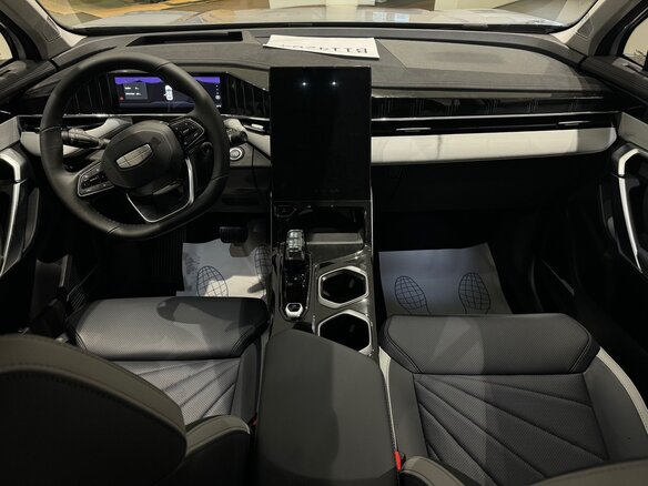2026 Geely Atlas II, серебристый - вид 1