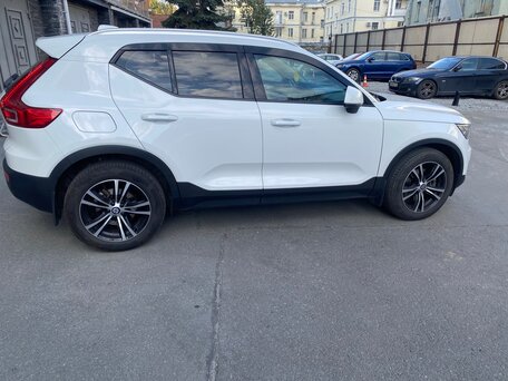 2018 Volvo XC40 I, белый, 2170000 рублей, вид 3
