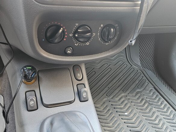 2001 Renault Clio II, серый, 429000 рублей - вид 5