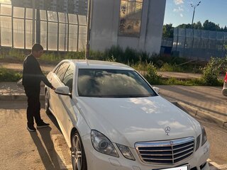2011 Mercedes-Benz E-Класс 200 7G-Tronic IV (W212, S212, C207), белый, 1350000 рублей, вид 1