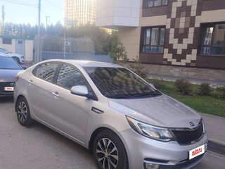 2015 Kia Rio III Рестайлинг, серебристый, 895000 рублей, вид 2