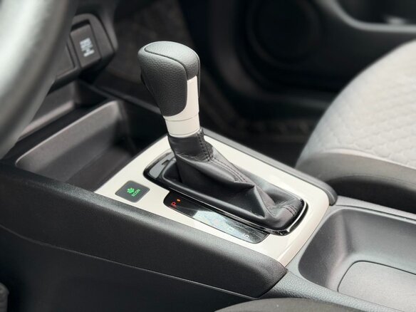 2023 Honda Fit Crosstar IV Рестайлинг, белый, 1080000 рублей - вид 13