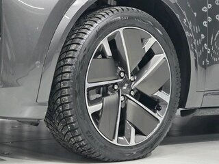 2026 Li Auto (Lixiang) L9 52.3 kWh I Рестайлинг, серый, 11990000 рублей, вид 5