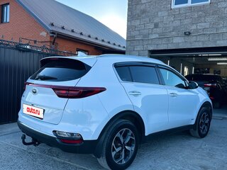2019 Kia Sportage IV Рестайлинг, белый, 1900000 рублей, вид 4