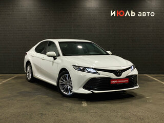 2020 Toyota Camry VIII (XV70), белый, 2790000 рублей, вид 3