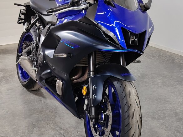 2023 Yamaha YZF-R7, синий, 849000 рублей - вид 1