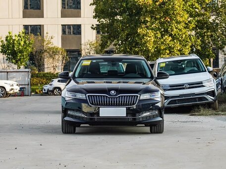 2025 Skoda Superb III Рестайлинг, чёрный, 3120004 рублей, вид 2