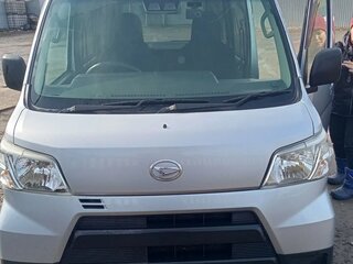 2017 Daihatsu Hijet 4AT X, серый, 850000 рублей, вид 1