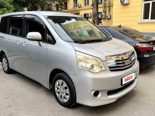 2010 Toyota Noah II (R70), серебристый, 500000 рублей, вид 2