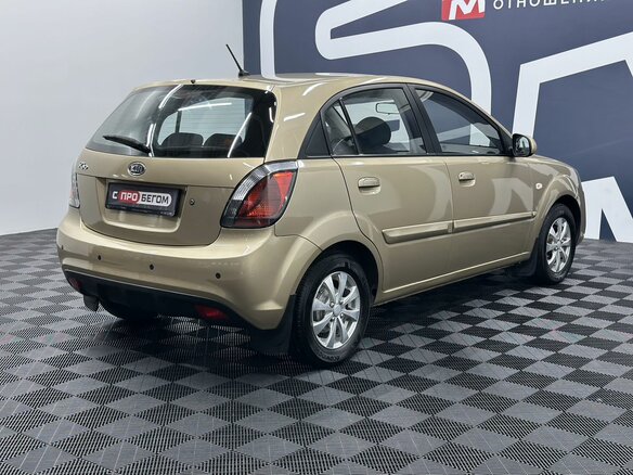 2011 Kia Rio II Рестайлинг, бежевый, 699900 рублей - вид 5