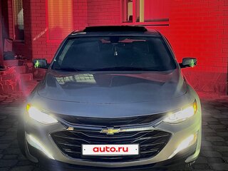 2019 Chevrolet Malibu IX Рестайлинг, серебристый, 2300000 рублей, вид 2