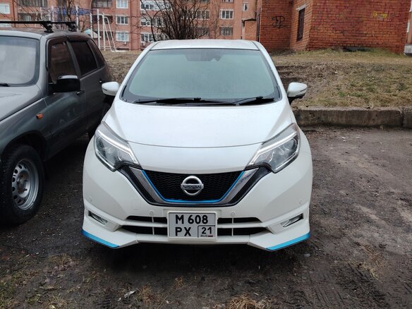 2017 Nissan Note e-Power II Рестайлинг, белый, 1050000 рублей - вид 2