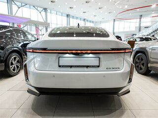 2026 Lexus ES 300h VIII, белый, 7990000 рублей, вид 5
