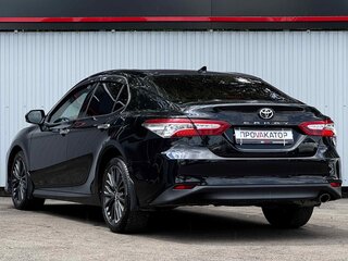 2020 Toyota Camry VIII (XV70), чёрный, 2800000 рублей, вид 4