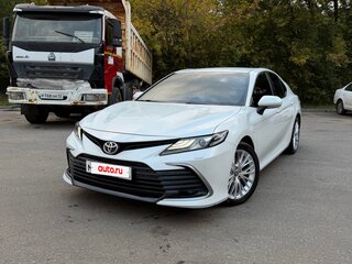 2021 Toyota Camry VIII (XV70) Рестайлинг, белый, 2850000 рублей, вид 2