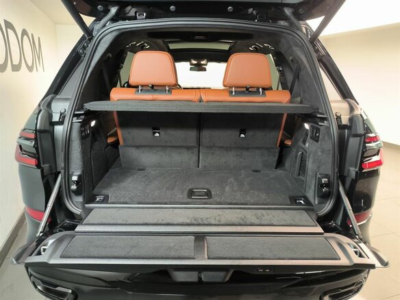 2025 BMW X7 40d I (G07) Рестайлинг, чёрный, 18200000 рублей - вид 15